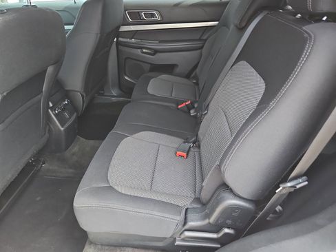 Used 2018 Ford Explorer XLT FWD image 17