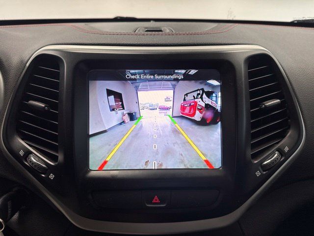 Used 2017 Jeep Cherokee Trailhawk w/ Cold Weather Group AWD/4WD image 18