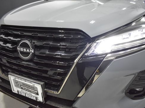 Certified 2022 Nissan Kicks SR FWD image 11