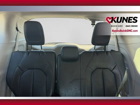 Used 2024 Chrysler Pacifica Touring-L FWD image 37