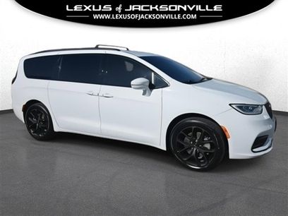 Used 2022 Chrysler Pacifica Touring-L w/ S Appearance Package