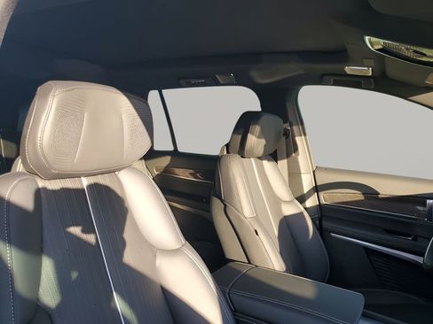 New 2026 Cadillac Vistiq Sport w/ LPO, Floor Liner Package image 15