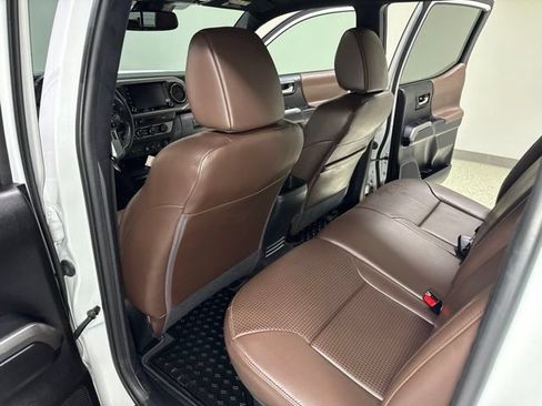 Used 2020 Toyota Tacoma Limited AWD/4WD image 30