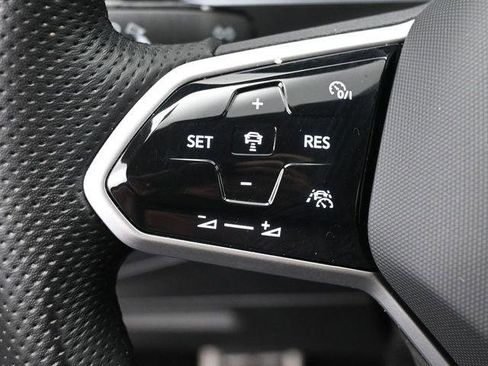 Used 2022 Volkswagen Tiguan SE R-Line image 17