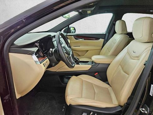 Used 2018 Cadillac XT5 Luxury w/ Driver Awareness Package FWD image 13