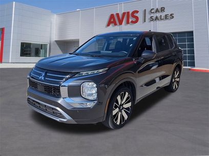Used 2025 Mitsubishi Outlander SE