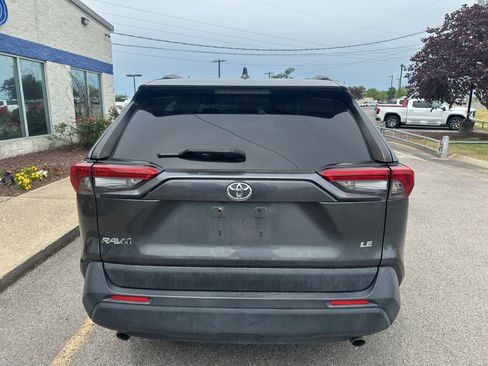 Used 2021 Toyota RAV4 LE FWD image 5