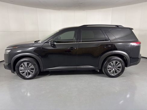 Used 2025 Nissan Pathfinder SV FWD image 6