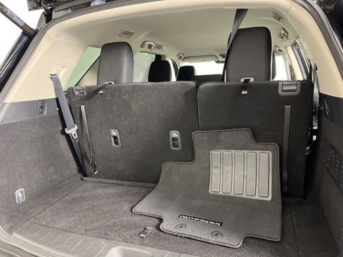 Used 2025 Nissan Pathfinder SV image 11