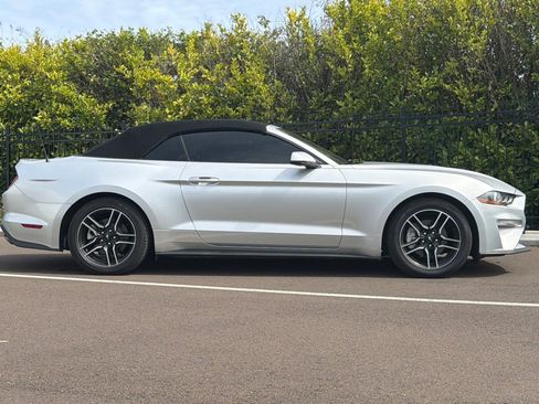 Used 2018 Ford Mustang Premium image 3