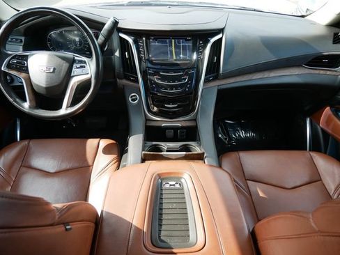Used 2019 Cadillac Escalade Premium Luxury AWD/4WD image 11