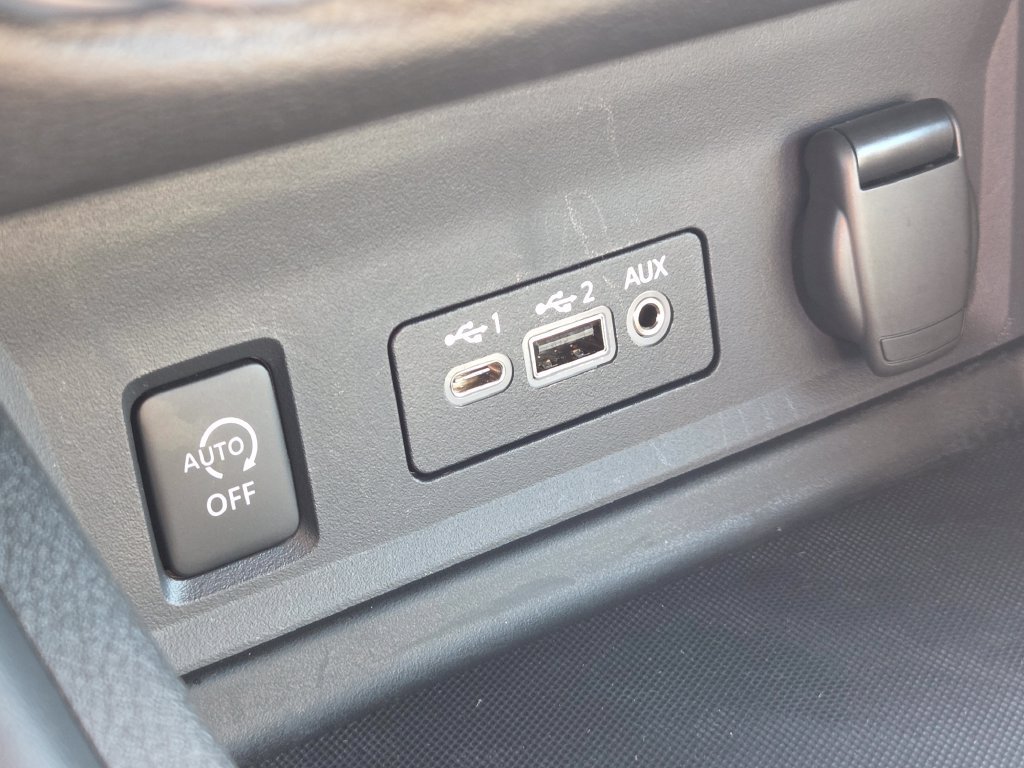 Certified 2025 Nissan Sentra SR w/ SR Premium Package FWD image 15