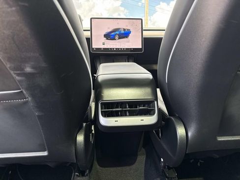 Used 2023 Tesla Model Y Long Range image 18