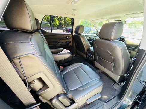 Used 2020 Chevrolet Traverse LT w/ LT Premium Package AWD/4WD image 24