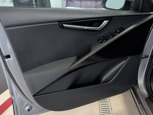 Used 2023 Kia Niro LX FWD image 23