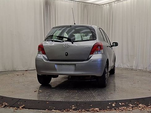 Used 2010 Toyota Yaris image 8