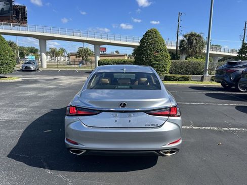 Used 2025 Lexus ES 350 w/ Premium Package image 17