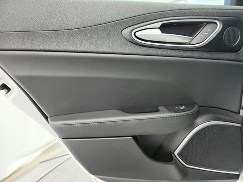 Used 2019 Alfa Romeo Giulia AWD image 23