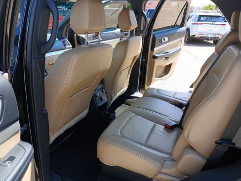 Used 2017 Ford Explorer XLT w/ Equipment Group 202A FWD image 19