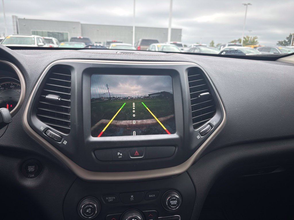 Used 2017 Jeep Cherokee Limited AWD/4WD image 11