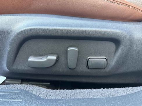 Used 2017 Subaru Outback 2.5i Touring w/ Popular Package #5A AWD/4WD image 25