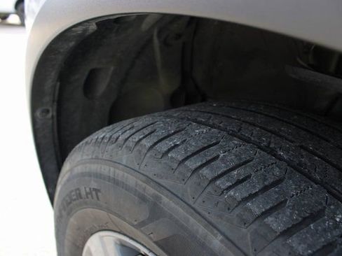 Used 2023 Nissan Pathfinder S image 11