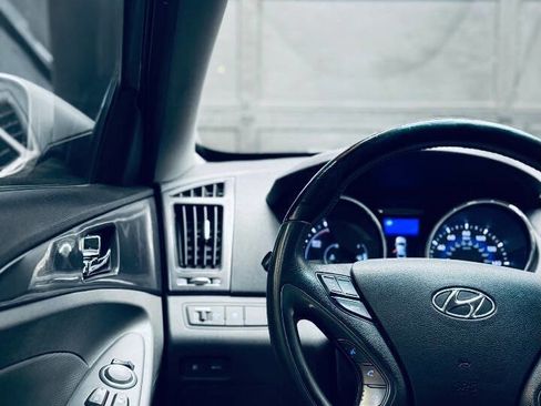 Used 2012 Hyundai Sonata Hybrid w/ Leather Pkg image 16