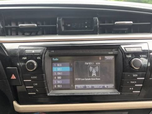 Used 2014 Toyota Corolla LE FWD image 33
