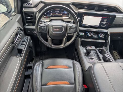 Used 2024 GMC Sierra 1500 AT4 w/ Technology Package AWD/4WD image 8