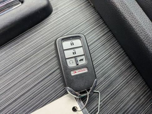 Used 2021 Honda Pilot Touring image 35