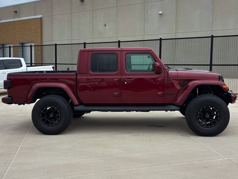 Used 2021 Jeep Gladiator Overland AWD/4WD image 9