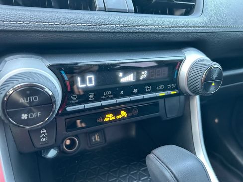 Certified 2025 Toyota RAV4 LE AWD/4WD image 22