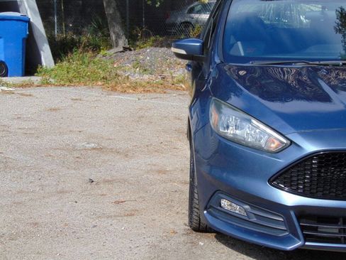 Used 2018 Ford Focus ST image 6