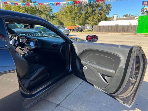 Used 2017 Dodge Challenger GT w/ GT Interior Package image 16