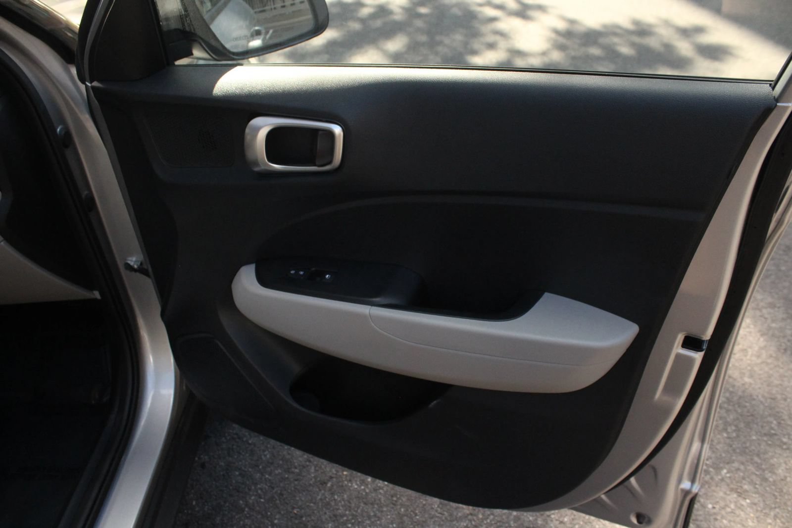 Used 2026 Hyundai Venue SEL FWD image 27