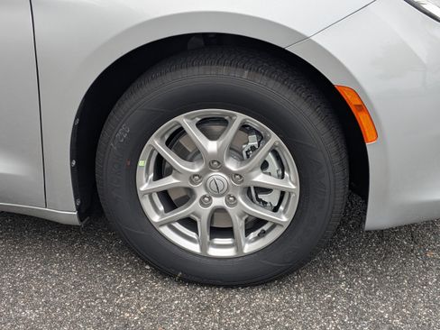 New 2026 Chrysler Voyager LX FWD image 10