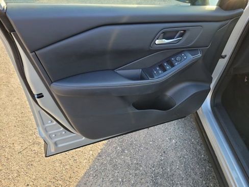 Used 2025 Nissan Rogue SV AWD/4WD image 21