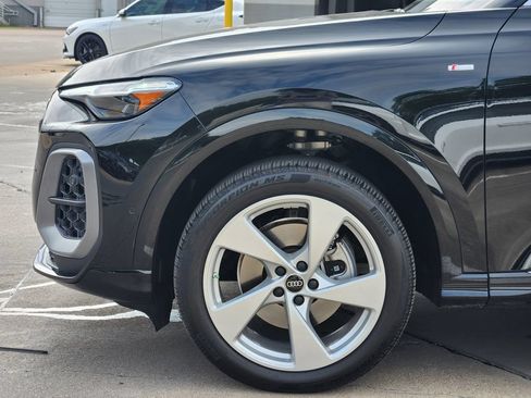 Certified 2025 Audi Q5 Premium Plus w/ Premium Plus AWD/4WD image 9