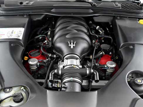 Used 2014 Maserati GranTurismo Sport image 16