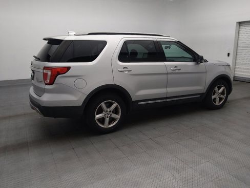 Used 2016 Ford Explorer XLT w/ Equipment Group 201A FWD image 10