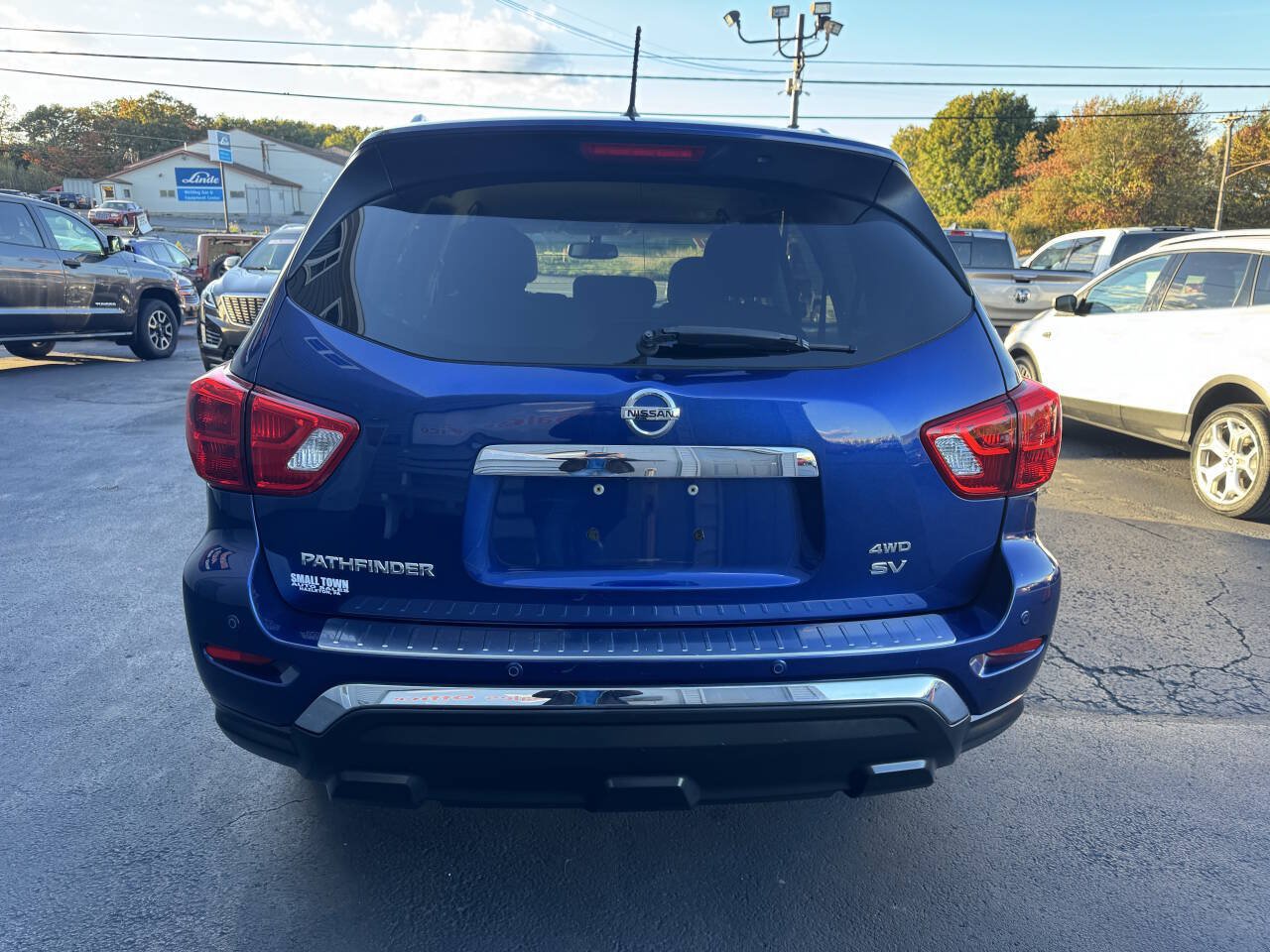 Used 2017 Nissan Pathfinder SV AWD/4WD image 5
