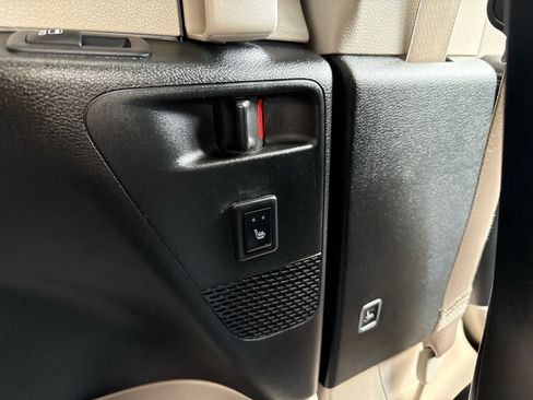 Used 2018 Chrysler Pacifica Touring-L Plus FWD image 17