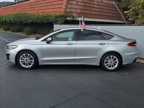 Used 2019 Ford Fusion SE FWD image 4