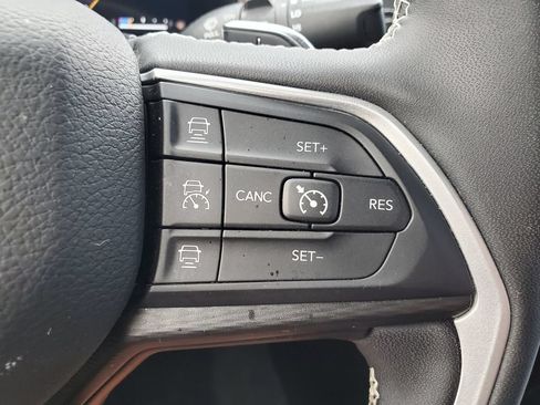 Used 2023 Jeep Grand Cherokee Altitude AWD/4WD image 21