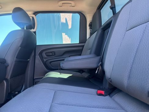 Used 2019 Nissan Titan S image 38