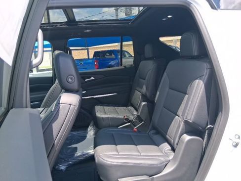 New 2026 Chevrolet Traverse LT w/ Sun and Wheel Package FWD image 23