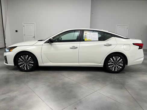 Used 2025 Nissan Altima 2.5 SV FWD image 5
