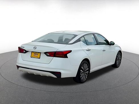 Used 2025 Nissan Altima 2.5 SV FWD image 14