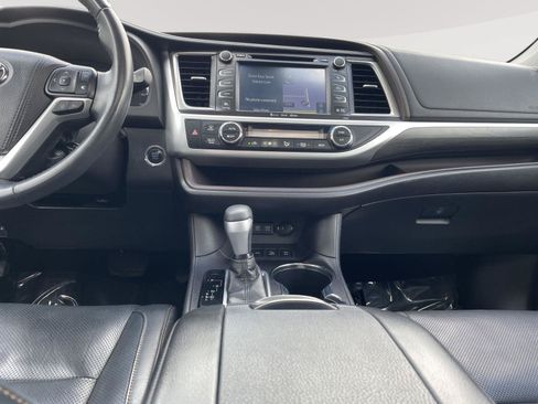 Used 2018 Toyota Highlander Limited AWD/4WD image 17