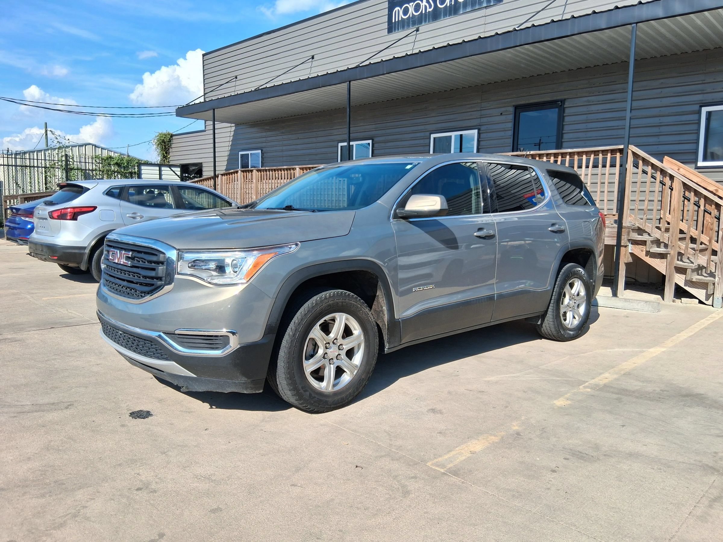 Used 2019 GMC Acadia SLE AWD/4WD image 2